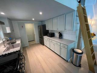 Berta's Lake Front Cottage on Winona Lake! - 7