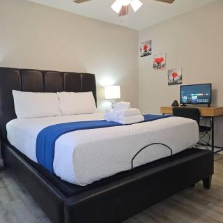 Chic Oasis: 3BR, 2BA, Private Deck - 3