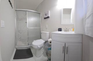 Chic Oasis: 3BR, 2BA, Private Deck - Charleston - 2
