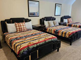 Peaceful & Elegant Sleeps 16 with Pool Near Mall - Memphis - 1