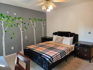 Peaceful & Elegant Sleeps 16 with Pool Near Mall - Memphis - 4
