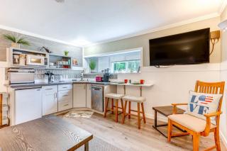 Charming Updated Retreat Walk to Lake Stevens! - Lake Stevens - 6