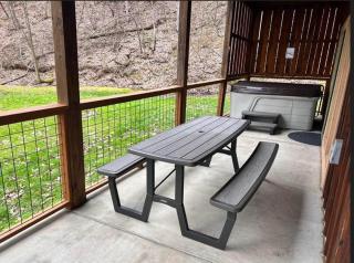 Stairway to Heaven - 3 Master Suite, Location, Privacy, Firepit - Gatlinburg - 2