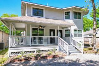 Backyard, Deck and Fire Pit Conroe Getaway - Conroe - 9