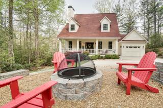 Helen Retreat with Hot Tub, 2 Mi to Downtown! - Helen - 0