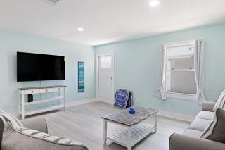 Superb Bonita Springs Residence Near Downtown - 8
