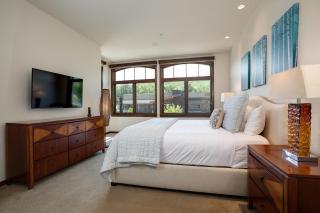 Sprawling Condo - Central Downtown - Summer AC - 8