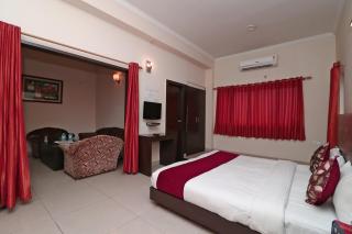 SPOT ON Hotel Center Point - Rāmpura - 9