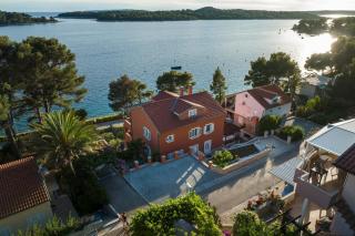 Seaside apartments with a swimming pool Losinj, Losinj - 22580 - 0