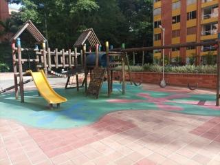 El Poblado, Medellín con Piscina, gym, cómodo, linda vista. - 2
