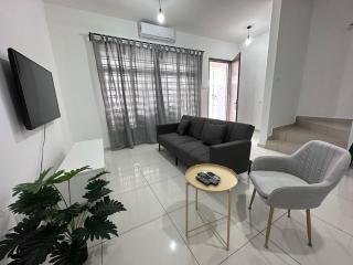 48 Crest Near Yi Jia HeLiXuan New Cathay Long Sing Mount Austin Restaurant - 0