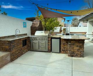 Ultimate Vacation: A Luxurious Oasis with a Pool! - Las Vegas - 3