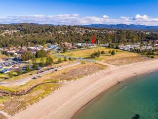 Corrigans Beach View Apartment 211 - Batehaven - 6