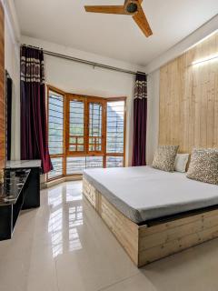 Kavi's Vacation Homes - Sainj - 5