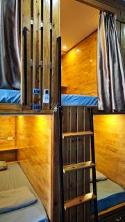 The Little Leaf Hostel - Restaurant and Rooftop Bar - 3
