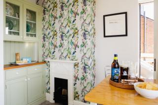 High View, Southwold High Street (2 bed, 2 bath, allocated parking, balcony) - 1