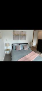 2 Bedroom Apartment Battersea Reach - Londra - 1