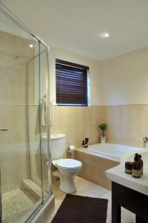 Claires of Sandton Luxury Guest House - 8