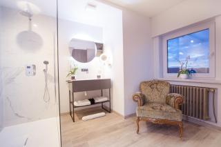 Villa in front of the sea with natural swimming pond - 9