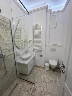 UNIVERSITATE-ELEGANT-Champagne gift - Bucarest - 6