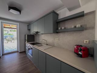 Spyros Stone Apartment - 3