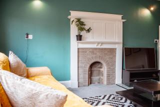 Modern Bright Central Spacious Flat - 3