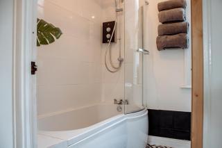 Modern Bright Central Spacious Flat - 6