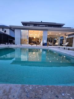 Luxury Hampton House with Heated pool - Narellan - 6