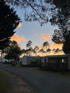 Sbvacances Entièrement équipé et tout confort grand 2ch avec suite parentale et 2 sdb dans camping 4 étoiles - Saint-Julien-en-Born - 8
