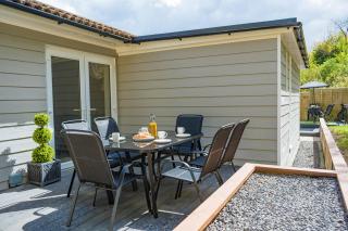 Stone's Throw Away from the English Channel! -Family and Dog Friendly - Wootton - 8