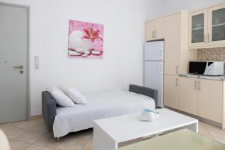 Lydia's East Apartment - 2