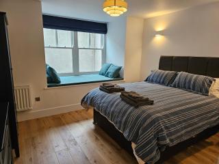 Spacious Modern 2-bed Parking & Wi-Fi & 65"OLED - Bristol - 2