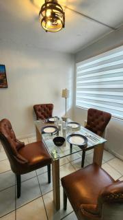 Bayfront Apartment Breathtaking Views- one bedroom w balcony- living room -Free Parking - 7