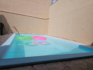 Casa Maravilhosa e Ampla Pé na Areia com Piscina, Área Gourmet com Churrasqueira em Deck Coberto Frente a Piscina, 4 Quartos Confortáveis e Espaçosos, Sendo 2 Suítes, Cozinha Americana e Sala de Jantar, Ampla Garagem para 6 Carros - Mercado na rua da Casa - Praia Grande - 5