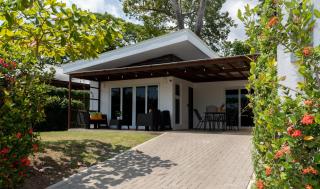 Jaco Lapa Living 3BR Home - Walk to Beach & Dining - Jacó - 0