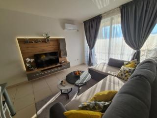The Sun & Sea Apartment - Bečići - 8