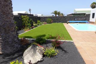 Endearing Lanzarote Villa Villa Dorada 3 Bedrooms Private Pool & Sun Terrace & Hot Tub Playa Blanca - 7