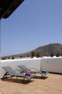 Endearing Lanzarote Villa Villa Dorada 3 Bedrooms Private Pool & Sun Terrace & Hot Tub Playa Blanca - 6