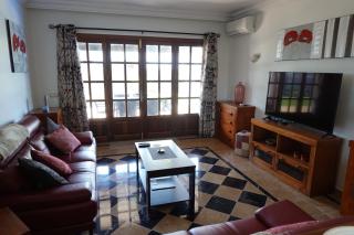 Endearing Lanzarote Villa Villa Dorada 3 Bedrooms Private Pool & Sun Terrace & Hot Tub Playa Blanca - 4
