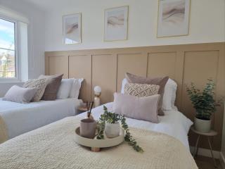 Spacious Town House - Coventry City Centre, Free Parking, Sleeps 6, High-Speed WiFi, En-suite, Great Location, A45, A46, JLR, NEC, Airport, Warwick & Stratford Upon Avon - Fernwood Stays - Your home away from home! - 6