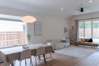 Modern 2 Bedroom Leander Home - 3