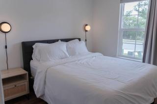Modern 2 Bedroom Leander Home - 2
