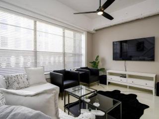 Downtown Memphis Luxury Condo - 9