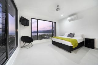 15 Kara - Luxurious Home With Million Dollar Views - Airlie Beach - 3