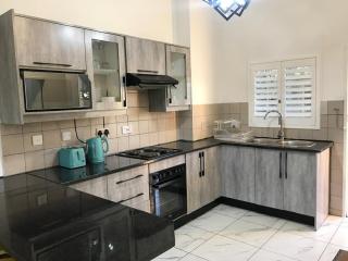 Palm29 at Sunset Mews, Grand Palm - self catering appartment - Your Ideal Getaway for Work or Relaxation - Gaborone - 6