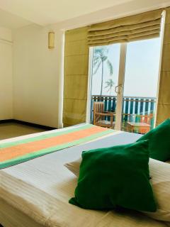 Saprin Beach Resort - Uswetakeiyawa - 5