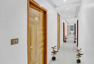 Capital O Hotel Moody Inn - 3