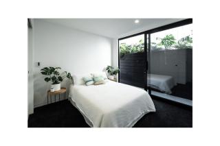 Grey Lynn Luxury 4BD Villa w Pool Free Parking - Auckland - 2