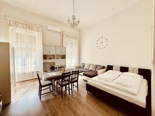 Oktogon Central Spacious AC Balcony - Budapest - 7