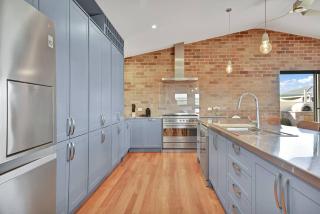 Eglinton Retreat Modern Home with Pizza Oven - Eglinton - 8